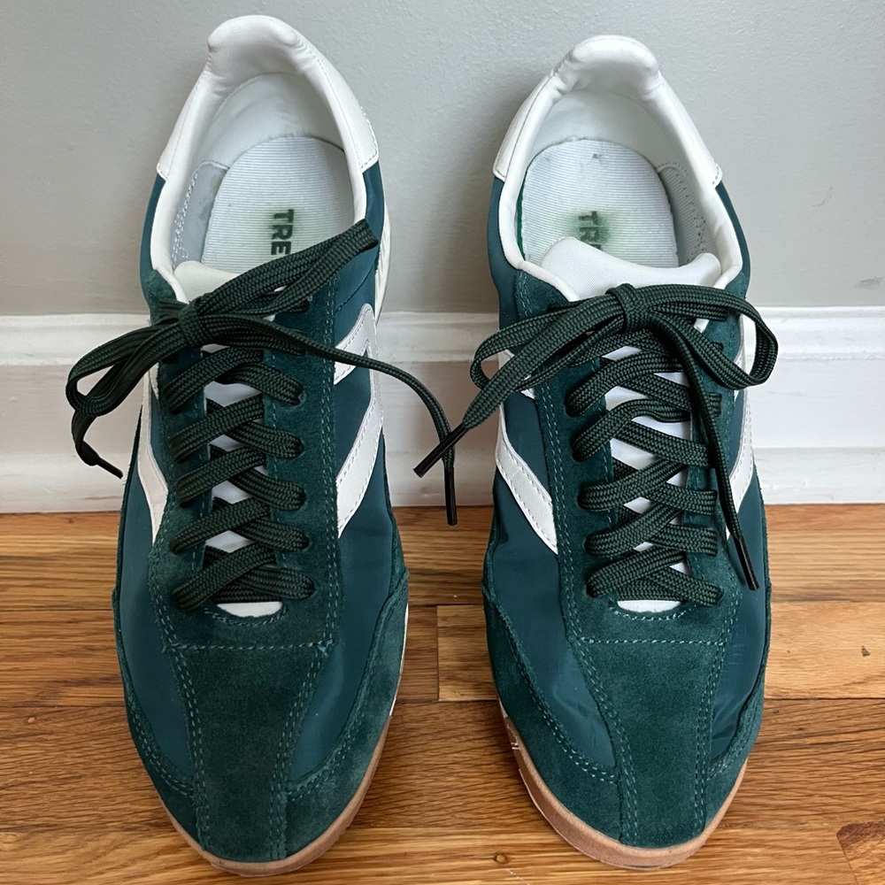 Gently used Tretorn Rawlins sneakers.